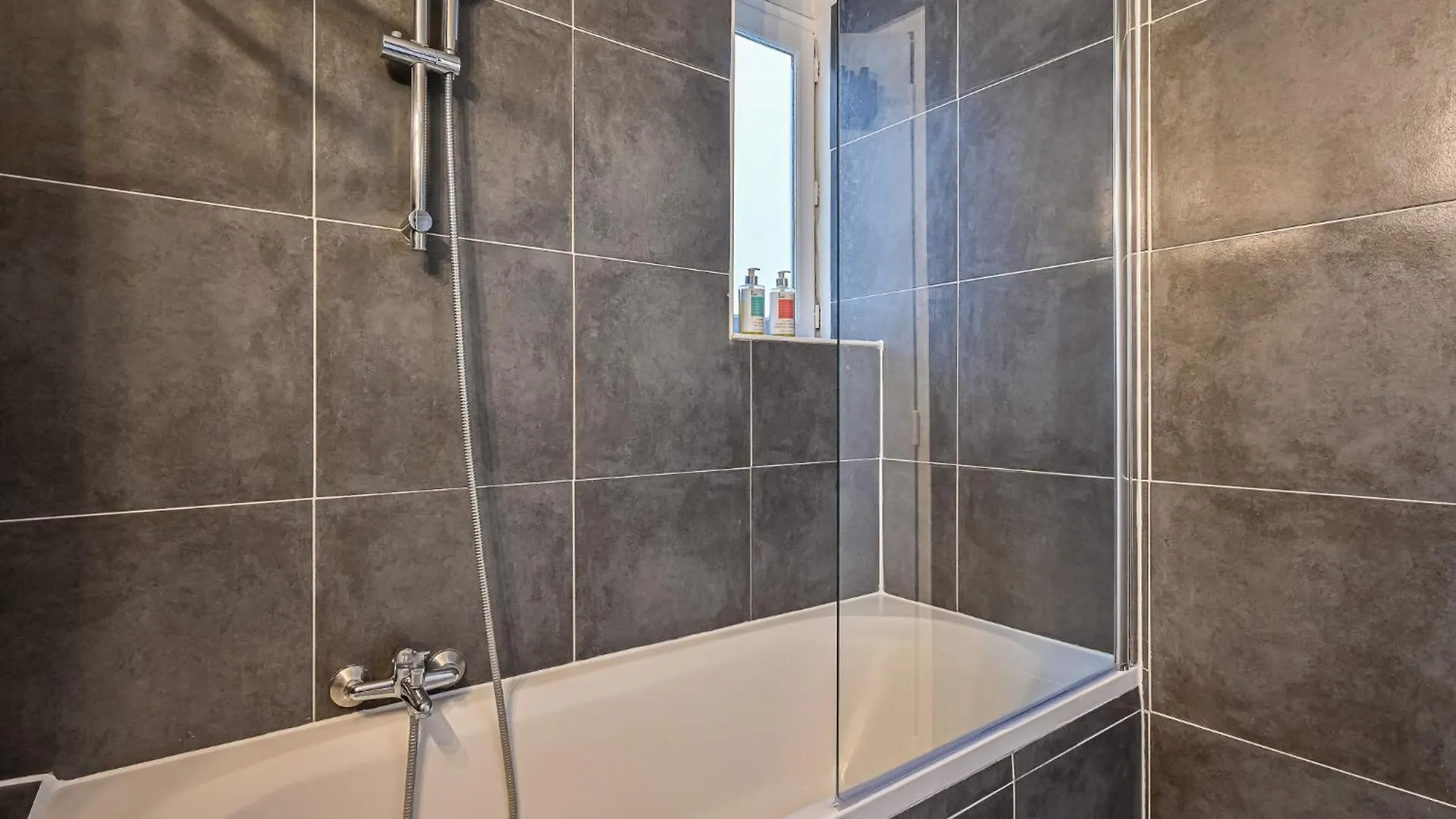 Grand 2 Pieces Typique Du Marais Apartment Paris