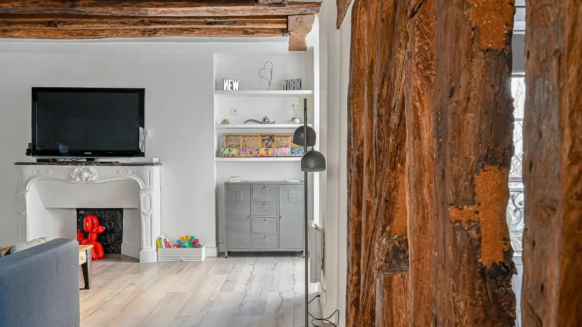 Grand 2 Pieces Typique Du Marais Apartment Paris