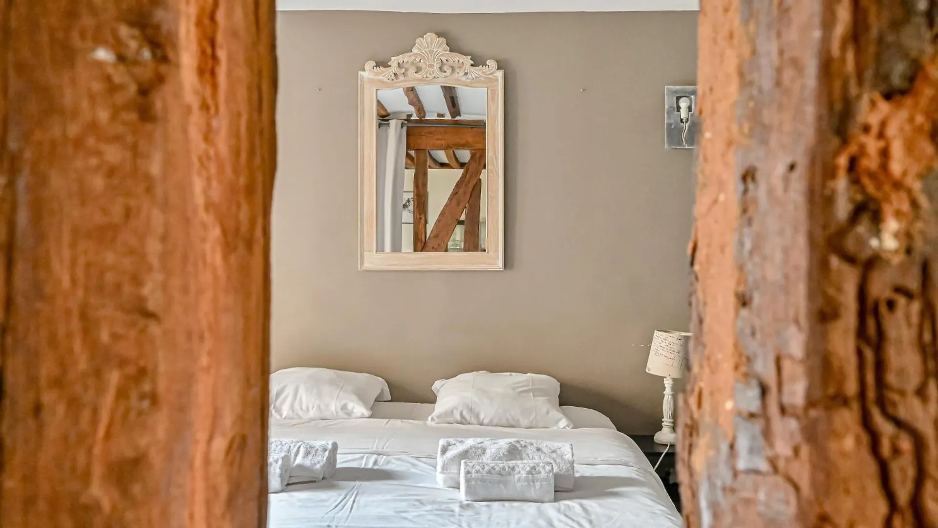 Grand 2 Pieces Typique Du Marais Apartment Paris