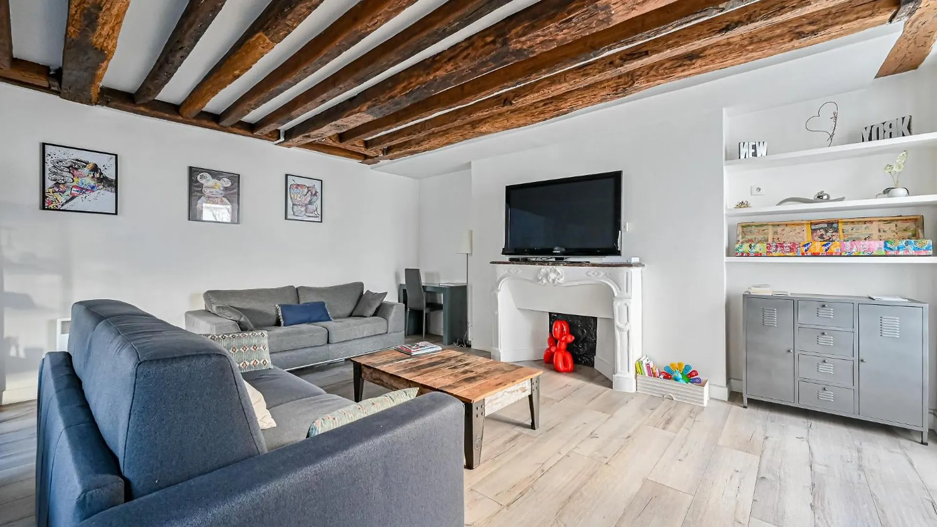 Grand 2 Pieces Typique Du Marais Apartment Paris