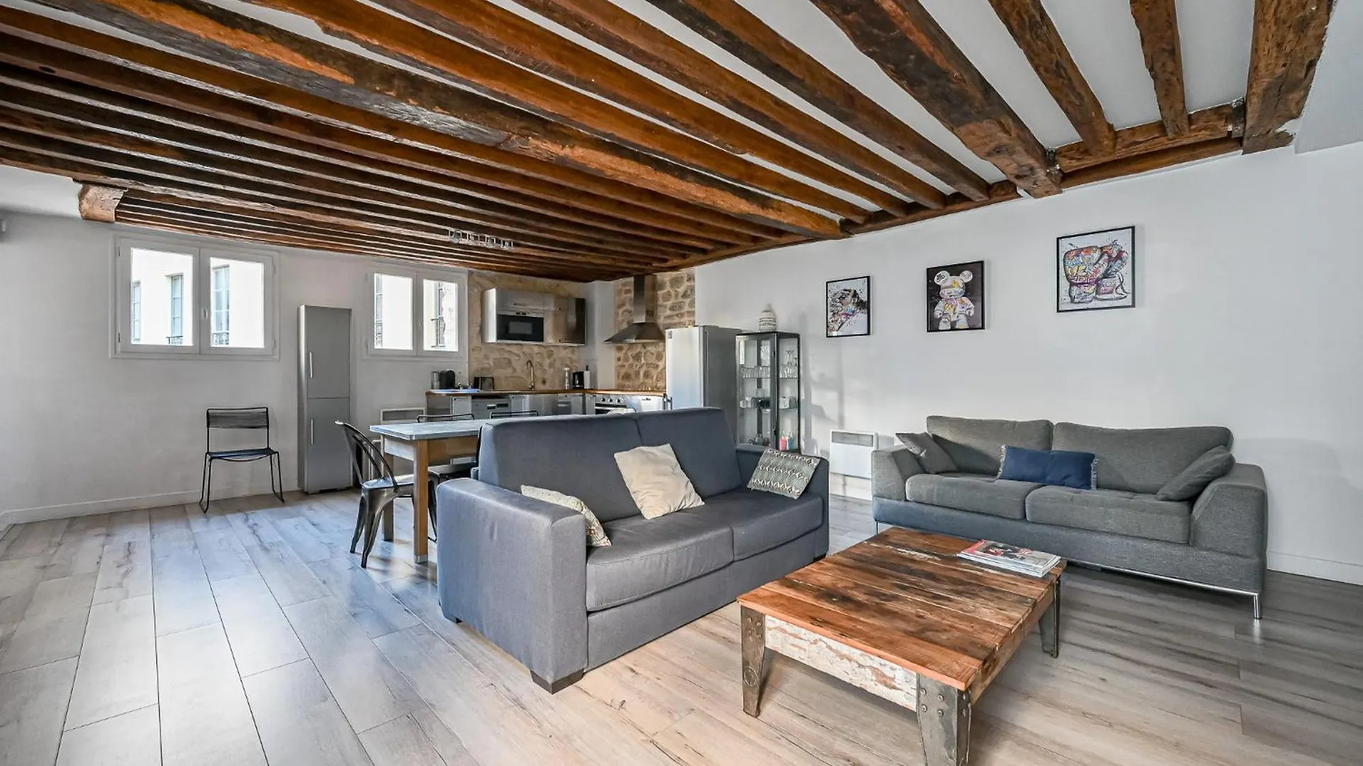 Grand 2 Pieces Typique Du Marais Apartment Paris