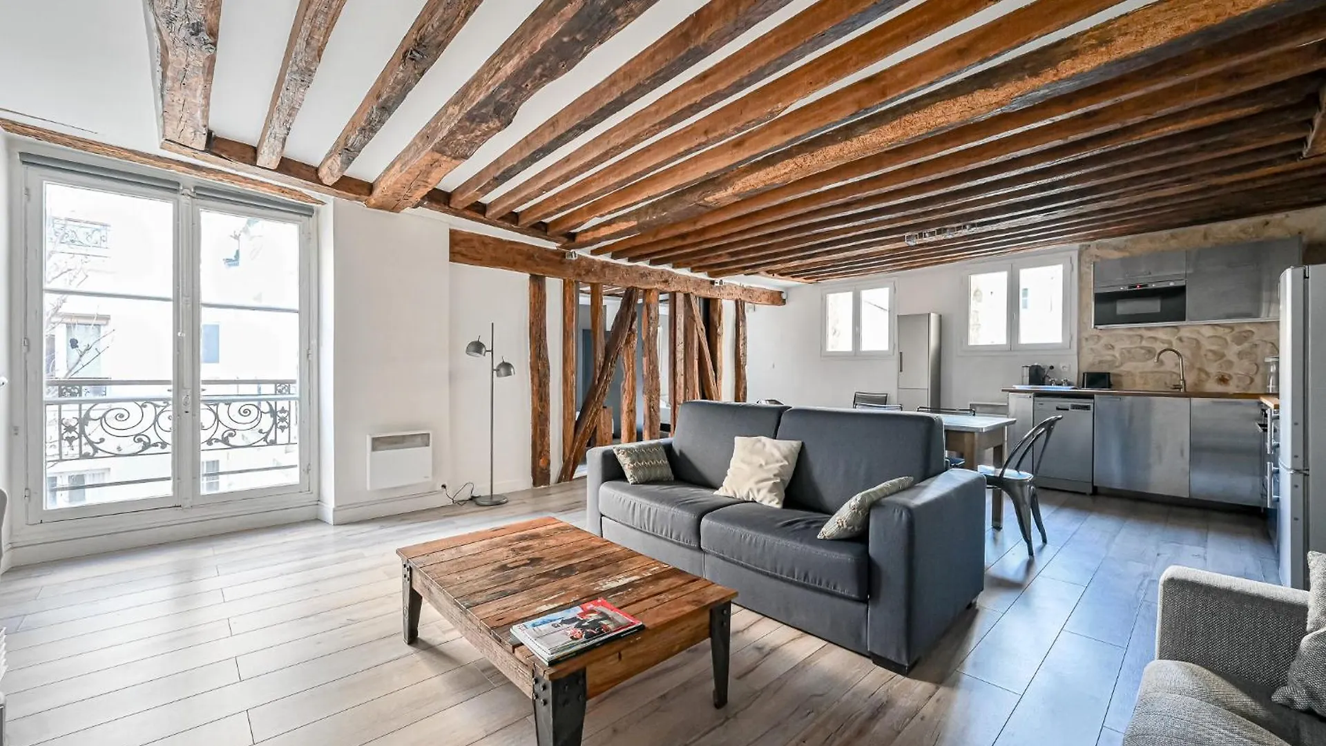 Grand 2 Pieces Typique Du Marais Apartment Paris France