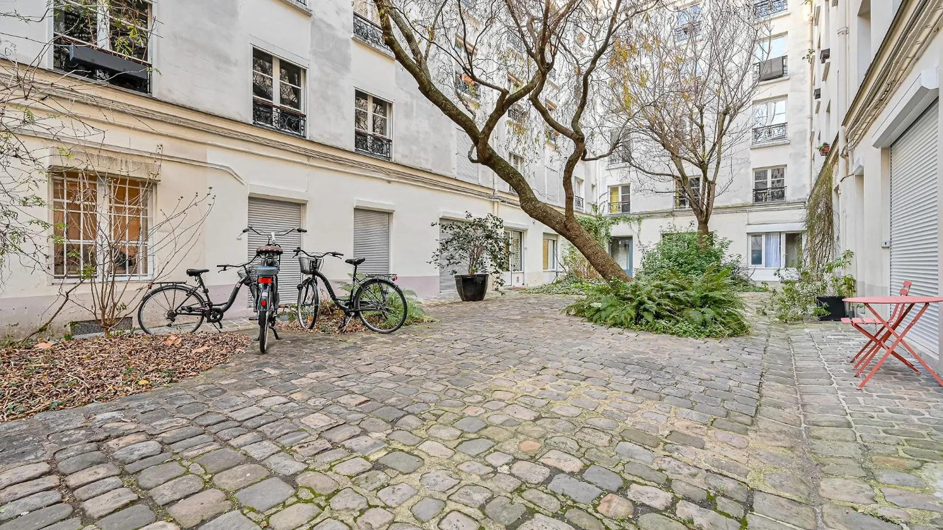 Grand 2 Pieces Typique Du Marais Apartment Paris France