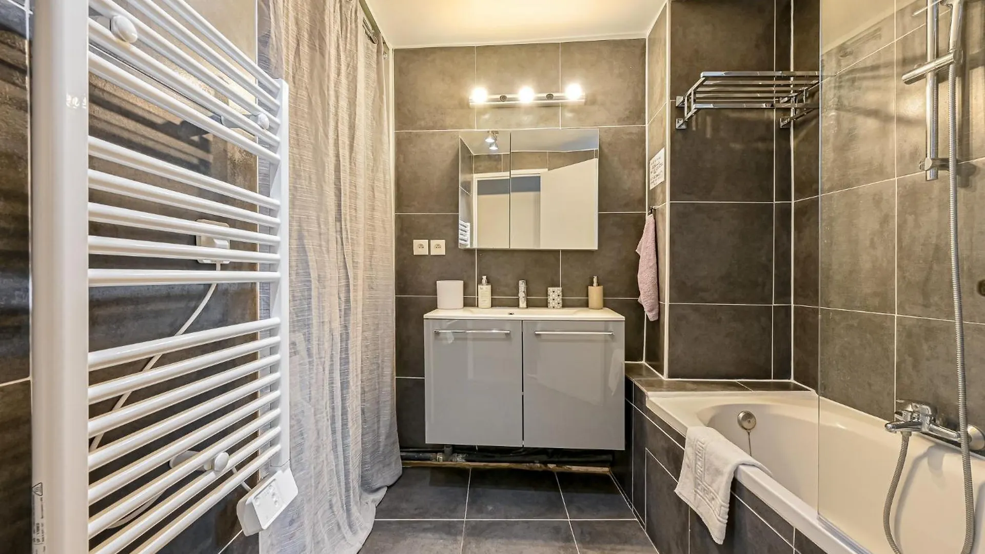 Grand 2 Pieces Typique Du Marais Apartment Paris
